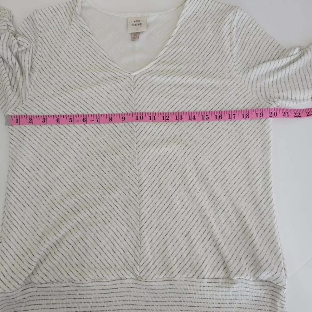 Knox Rose Cream V-Neck Top - Picture 9 of 11